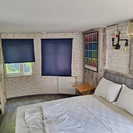 Hendec 7 Near Galataport Isztambul